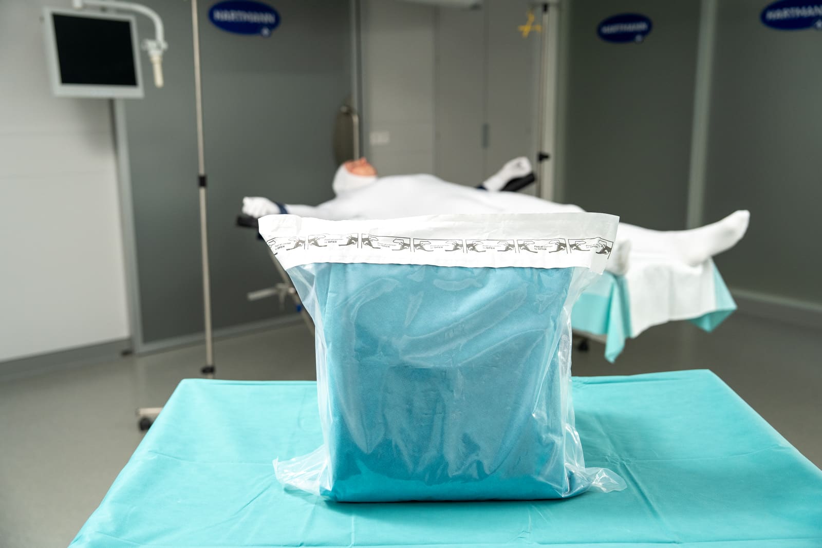 Sterile orthopedic surgery setup with instruments